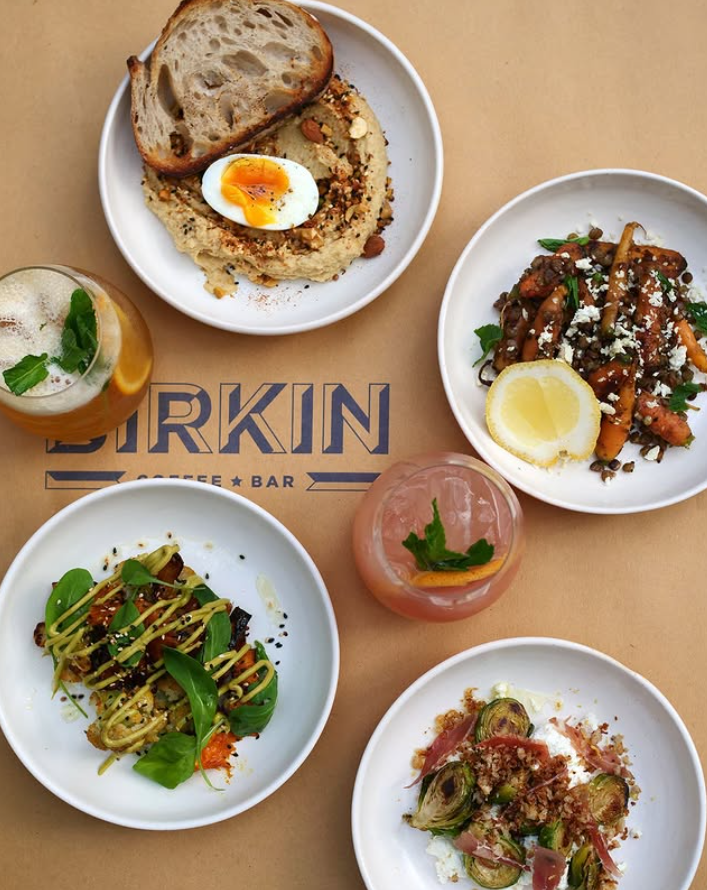 Variedad de bowls Birkin sobre la mesa
